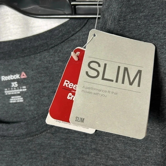 Reebok T shirt XS ,grey CROSSFIT. ,logo ,scoop neck ,cap sleeve, fittted, NWT - Picture 8 of 9